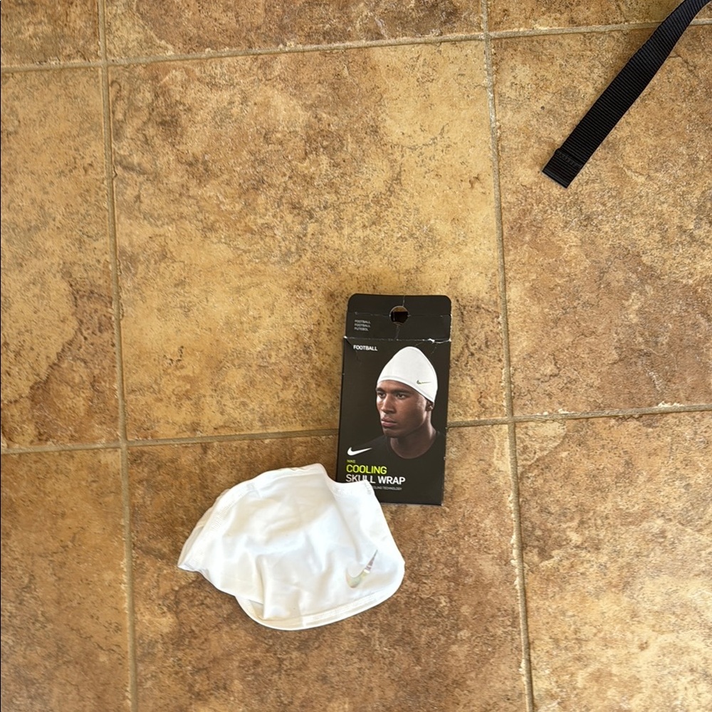 Nike Cooling Skull Wrap in White